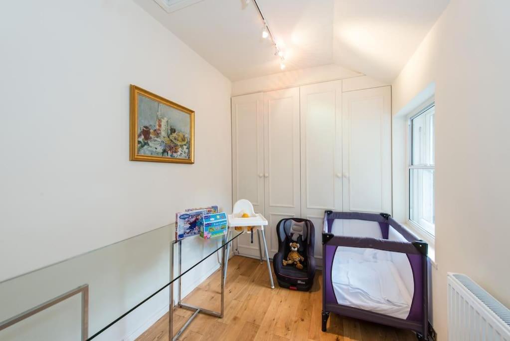 Self Catering , City Centre Apartment With Parking Edinburgh Eksteriør bilde